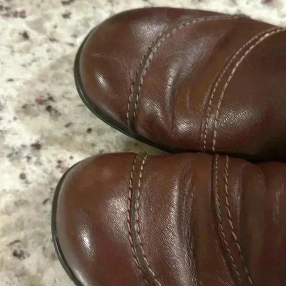 Clarks mules size 8M - Picture 9 of 10